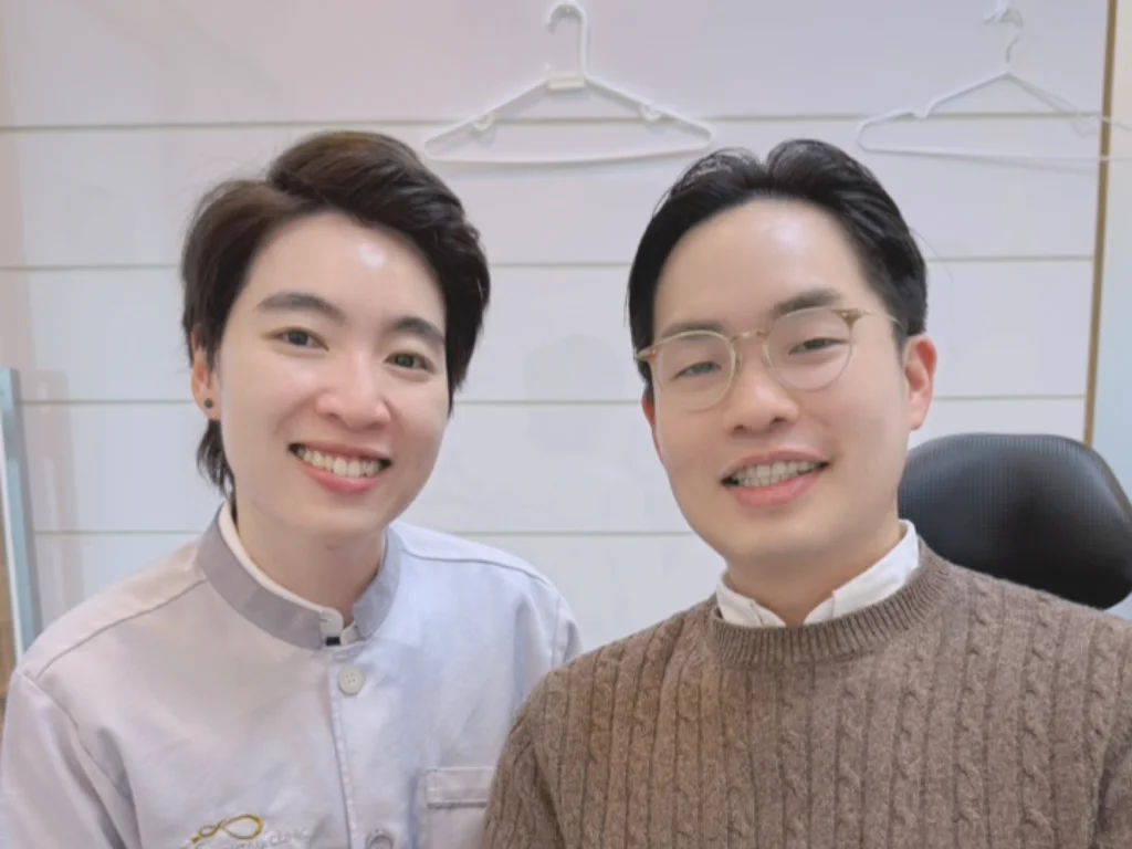ใส่ครอบฟันบนรากเทียมและตรวจติดตามผล